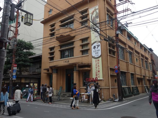 前回は夜貸切だったので<br /><br />入れなかった<br /><br />アンデパンダンへ。