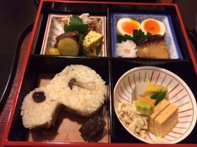 松花堂です<br /><br />瓢亭名物の 煮卵も入っています