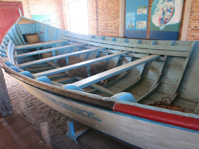 ブラジル南部で使われていた漁船です。名前は忘れました。大きいです。<br />