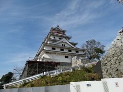 唐津城に到着
石垣修復工事中なのが残念