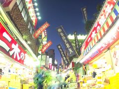 【アメ横のお寺とアメ横センター地下街】

商店街の喧騒と二木の菓子の照明の明るさに、すっかり色（存在感）を失っているあれです。