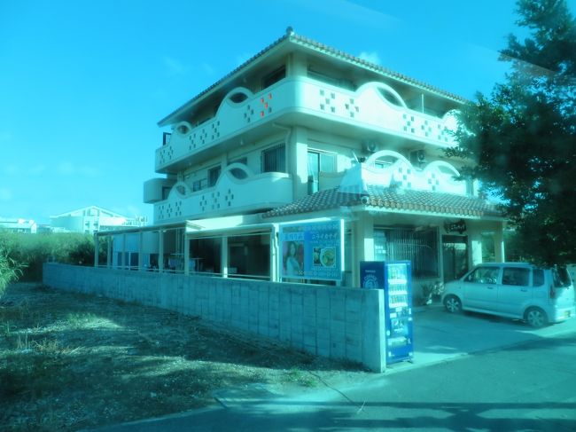 こちらは、夏川りみさんのご実家だそうです。1階はお母様が営むおそばやさん。運転手さん曰く美味しいですよと。2.3階が自宅だそうです。