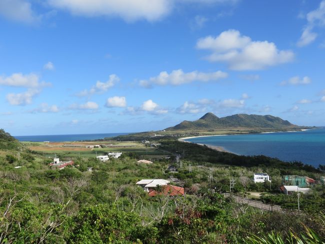 観光では滅多に行かないという、右斜めに見える場所が見えます。一番幅の狭いところで200Mほど。右は太平洋、左は東シナ海です。ぐるっと船で回って太平洋と東シナ海を行き来するより、船を担いで狭い場所を渡る方が…ということで舟越の地名が残っているそうです。ふばくやと言っていたでしょうか。ふなこし、ではないようでした。