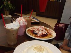 三人でシェアしました
ココナッツクリーム・フルーツミックスたぶん？