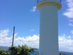 集落を抜け、鬱蒼とした森を抜けて…
高台にある灯台にたどり着いた。
その景色は…