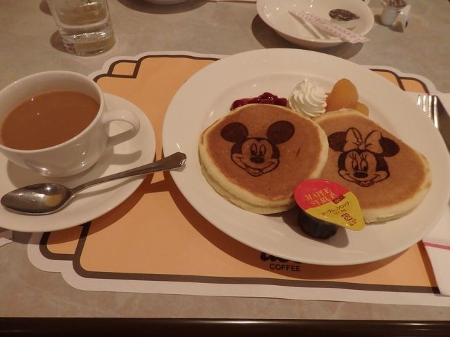 もう一つのモーニングも食べてみたかったけど、ここはミキミニちゃんのパンケーキ一択！<br />ＵＣＣなので、ホットコーヒーは飲み放題なのです！<br />ゆっくりまったり３杯は飲みました。<br />