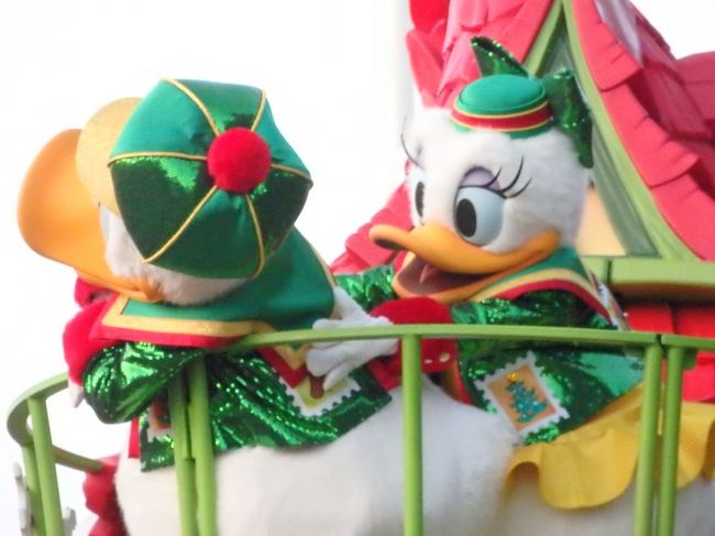 後ろからそーっと押しているデジちゃん。