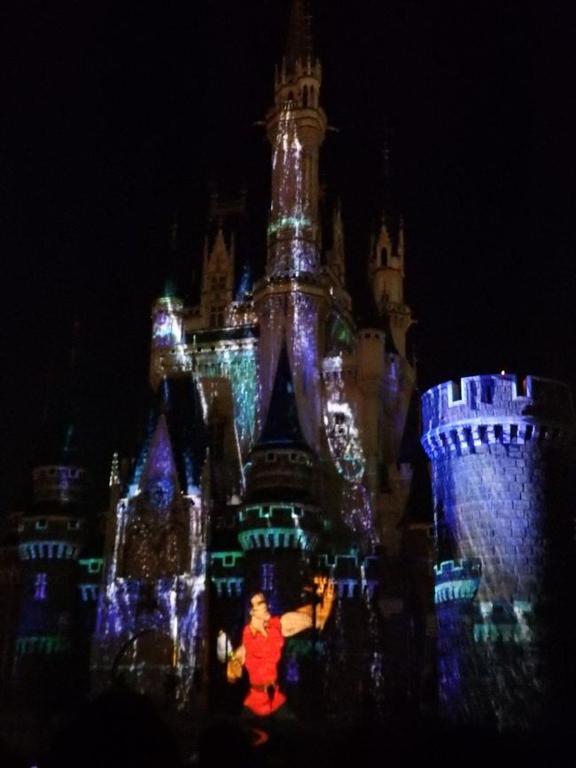 ガストン！<br /><br />「野獣は襲うぞ！子どもをさらうぞ！」<br /><br />