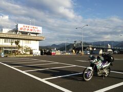 ここから北海道へ行きたい！

初めて北海道ツーリングへ出発したのも、この港からでした...

あれっ？よく見ると...
