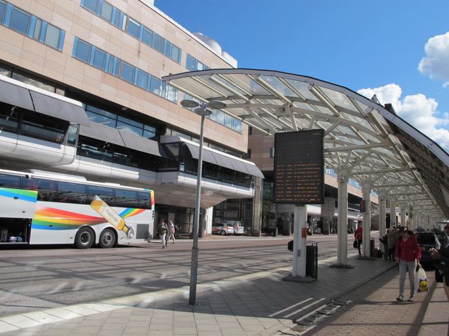 12：10、ストックホルム空港に到着。<br />次の乗継便(19：10発)まで７時間あるので、来た時に見たストックホルム旧市街をもう一度見てみます。<br /><br />13：42、空港バスで「シティ・ターミナル」に到着<br /><br />・ｺﾍﾟﾝﾊｰｹﾞﾝ1100-ｽﾄｯｸﾎﾙﾑ1210(SAS,US$98＝10,022円/Web)<br />・ｽﾄｯｸﾎﾙﾑ空港1250-ｼﾃｨ･ﾀｰﾐﾅﾙ1342(bus,往復券SEK215＝3,225円)