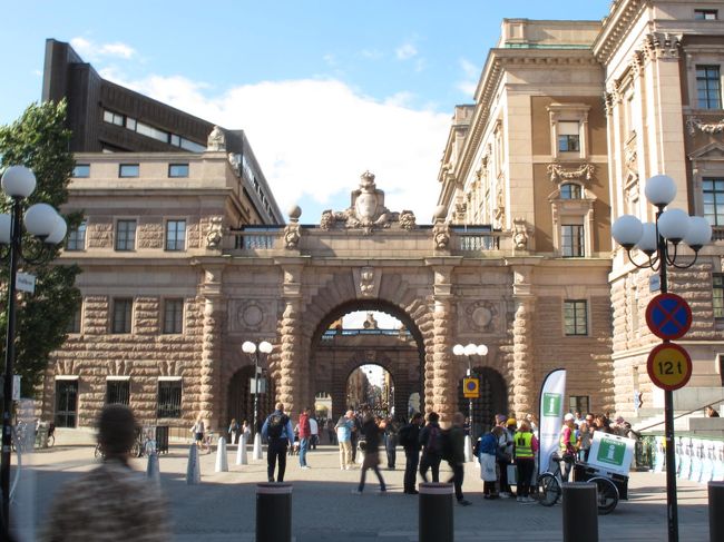 国会議事堂の通りを抜け、旧市街を後にします。