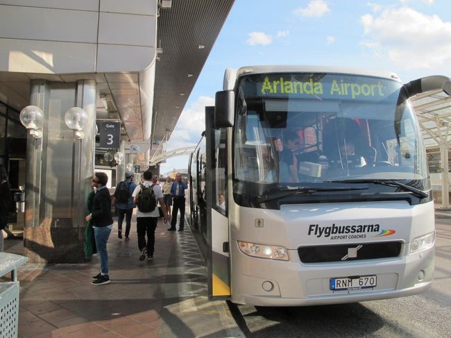 16：10、空港バスで空港へ戻ります。
