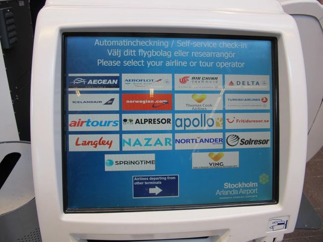 ストックホルム空港のセルフチェックイン機。<br />搭乗便のCA(中国国際航空)もあったので、らくちんチェックイン。<br /><br />