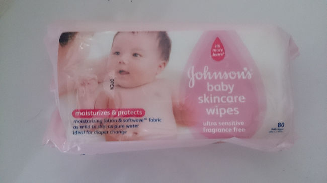 ムスタファセンターへ行き。<br />お土産等購入。<br />大きい荷物は預けないといけないと聞いていたけど荷物もベビーカーも預けず入れました。写真はムスファタセンターで買ったもの。<br />子供が乾燥肌で何かいいものないか探していたところジョンソンの保湿シートを発見！日本で見たことないので買ってみました♪<br />5.90SG$。<br />使ってみると手軽に使えるし子供の肌もよくなりました(*´∀｀)