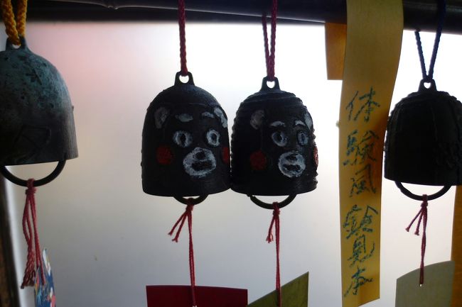 くまもん風鈴。生徒さんの作品が並んでいるようです。