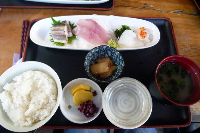 小田原漁港「ふるはうす」で地魚刺身定食。<br />量の割りにちょっと高い？と思ったけれど、お刺身が新鮮ですごく美味しかったです。<br /><br />小田原散歩はここまで。箱根に向かいます。