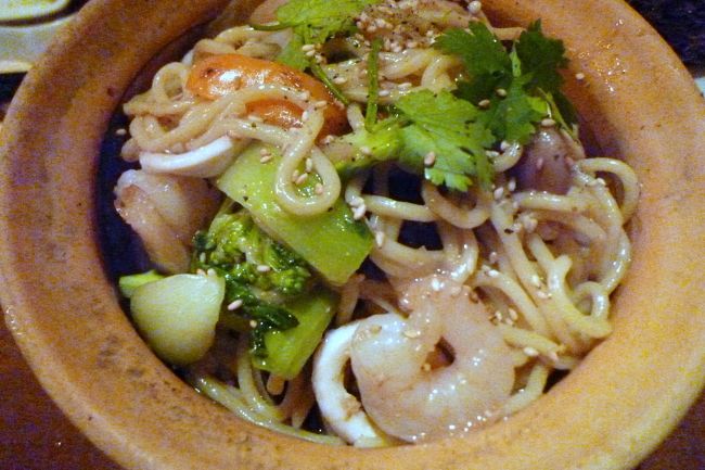 ベトナム風海鮮焼きそば。<br /><br />ベトナム料理は野菜がたっぷりであっさりしていて美味しいな♪<br />ボリュームもたっぷりでまた来たいお店でした。