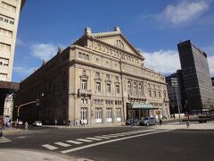 コロン劇場 Teatro Colon

世界第三劇場の一つ
後の２つはミラノのスカラ座、パリのオペラ座
