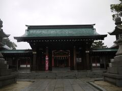 本丸跡は現在神社になっております。
本当はこちらの神社のあたりに天守が建っていたらしい。
しかし、亀山城に寄贈してしまいました。