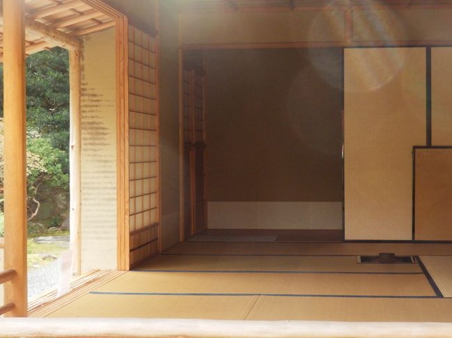 先ほどの茶室の内部です。何十年もたっているのにとてもよく管理されています。