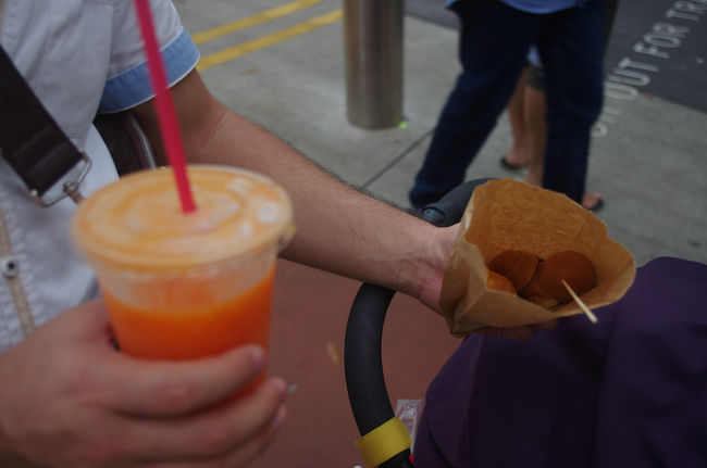 足りなかったお土産を買い<br />美味しそうなカヤボールと飲み物購入