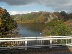　　亀山湖。