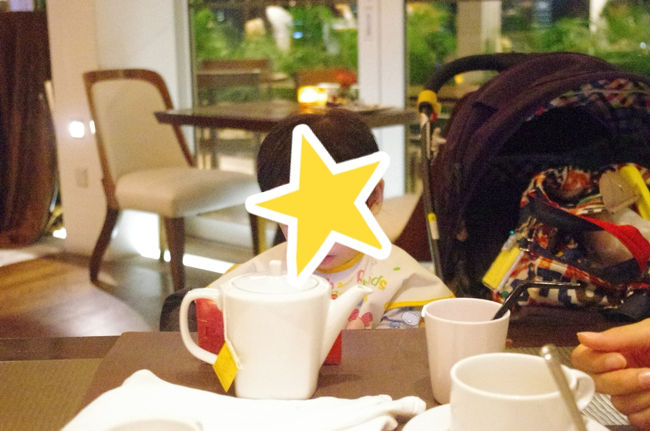 子供はおなかいっぱいなり動き出しそうだったので動画を見せてもう少し座っててもらいました。