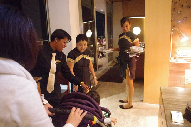 チョコを堪能。<br />やっぱり甘いのは食べたくても少ししか食べれないな、、、<br />でも美味しくて満足。<br />SG$112.99でした。<br />子供連れは私達だけでした。<br />スタッフの方たちが子供に沢山構ってくれて子供も楽しんでました♪