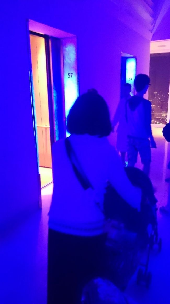 57階のエレベーター<br />幻想的でした。