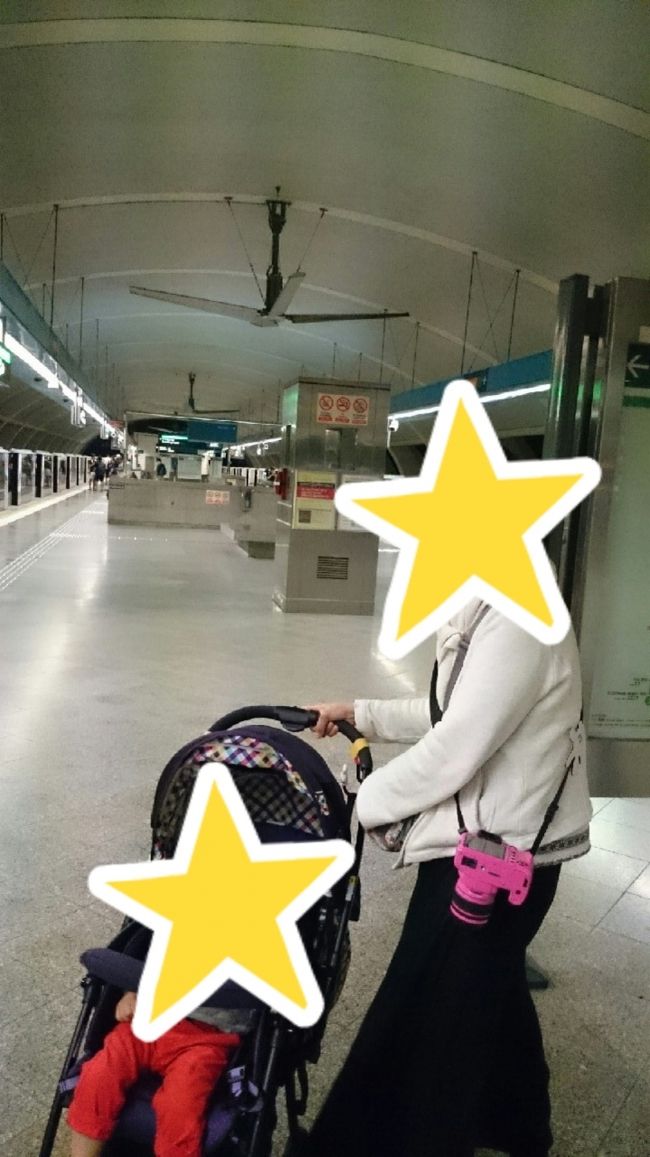 マリーナベイサンズを後にして空港へ向かいます。<br />MRTは飲食禁止のためかとても綺麗でした。<br />5分おきぐらいに来るのでとても便利。