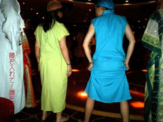 ゲーム大会が終わるとまたディスコタイム。 <br />母親依存症娘が一皮むけたように踊りまくってる。<br />よしよし、これで彼女も成長してくれたに違いない(?)<br />夜もふけると一人また一人と部屋へ戻って行き、コスタリカ組と私とるるるがまた残った。 <br />これからが私らの独壇場！と思いきや、るるるは疲れたのか消極的。 <br />じゃーつまんないや。ちょっと踊って我らも帰る。