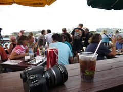 コーラでココに陣取ります。

沖縄出張で買ったカメラを持って。
