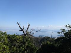 弥山に登りました。