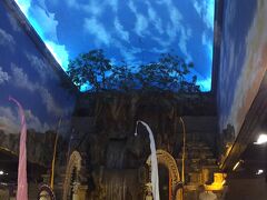 そして空港に行く前にDFSによってお買い物。　ブランド品ばかりでなく雑貨や石鹸、お菓子などももちろんあります。
DFSに行く前にも街のお土産物屋さんに寄ったので、そこではガムランボールのペンダントトップとか珈琲を買いました。ジャコウネコの珈琲がバリは有名みたいです。