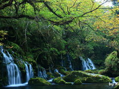 翌朝5時出発で、秋田県の元滝伏流水へ。
早朝の滝って来たくてもなかなか来れないから、よい機会♪