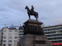 国会議事堂広場に建つ、解放者記念像
露土戦争の勝利でブルガリアをオスマン朝支配から解放した英雄、アレクサンダル2世
