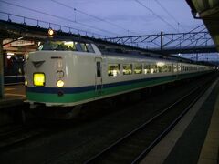 2007.03.05　青森
奥羽線系統の「はまなす」からの連絡を受けるのは新潟ゆき特急「いなほ」。現在は秋田で分断され、原型４８５系を使用した特急はすでになく、上沼垂色も失われ…