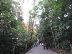 ここは、三輪山を御神体とする
日本最古の神社だそうです。
