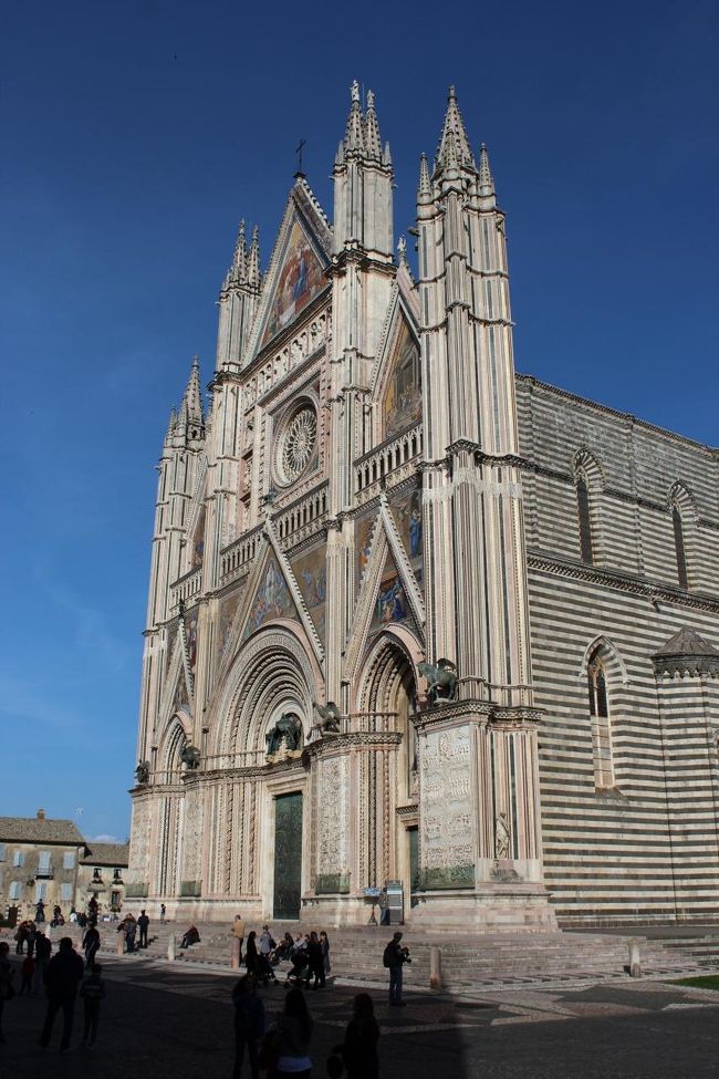 2014 レンタカーで巡る秋のイタリア① ~出発&オルヴィエート(Orvieto)~