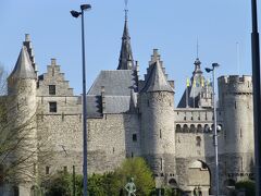 今日は４日目。ベルギー第二の都市、アントワープ観光からです。
ブリュッセルからは１時間４０分位でした。