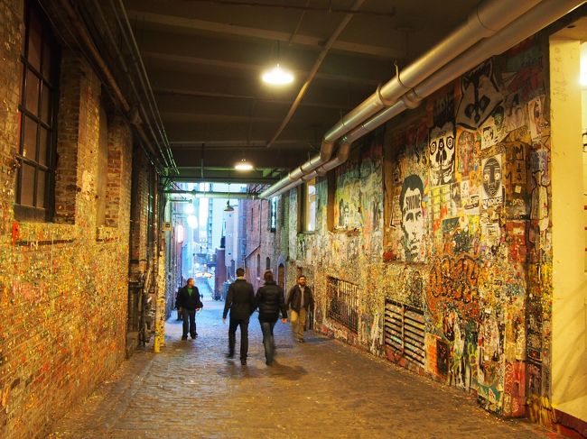 ガムで埋め尽くされた壁。