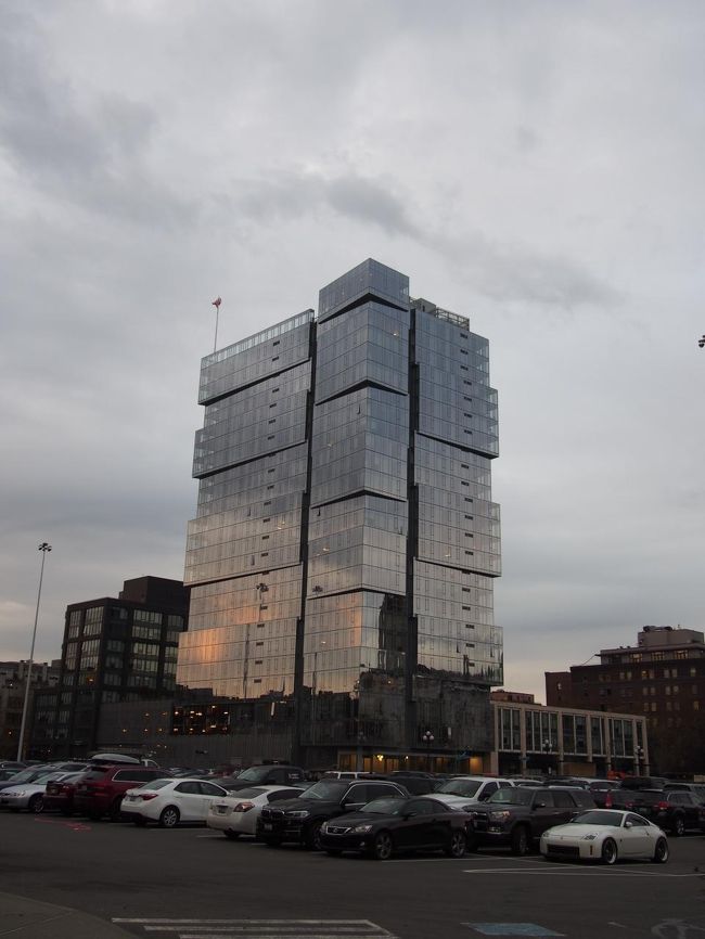 なにか分からないけど面白い形の建物。