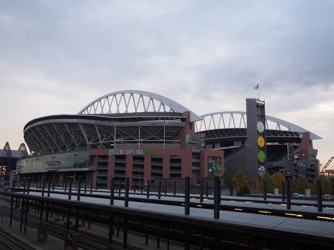 シーズンオフのため閑散としていたセンチュリーリンクフィールド。<br />若干危なげな雰囲気だったのですぐに退散しました・・・