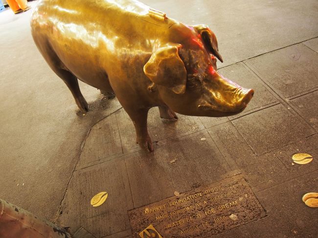 この子がマーケット正面にいる豚のレイチェル☆