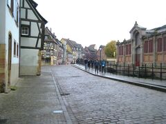 Marché couvert de Colmarが対岸に

マルシェ　クーヴェール ド コルマール

屋内市場です　　