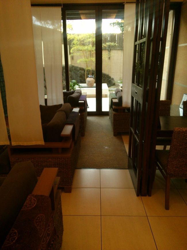 レストラン<br /><br />ソファー席はペアシート<br /><br />本当に普通のホテルです！<br /><br />ラ○ホではありません、<br />そう思うのはラブ○の行き過ぎです