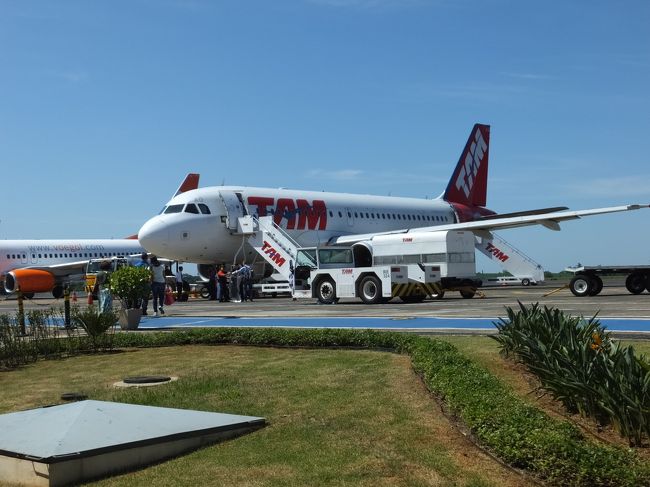 15：40<br />歩いて搭乗。天気が良くて気持ちが良い！<br />五島の空港を想い出す・・・