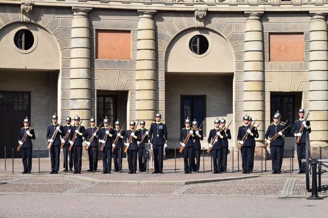 それって、ほんもののライフル銃ですよね、やっぱり。。。