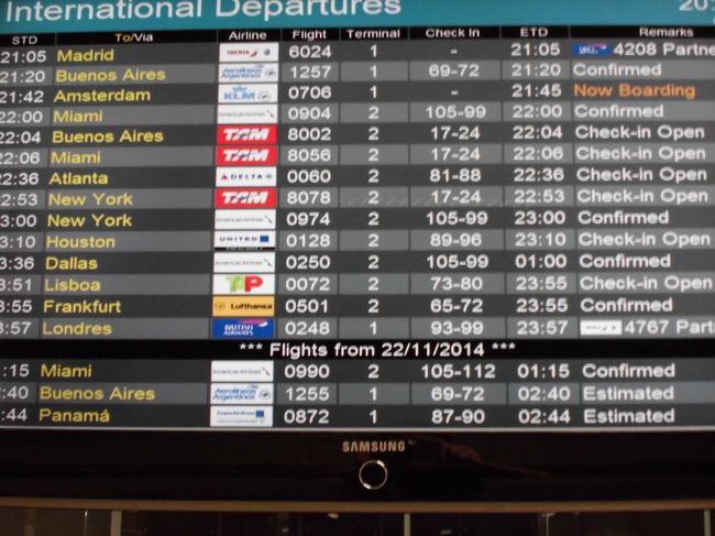 リオデジャネイロ・アントニオ・カルロス・ジョビン国際空港に到着しはいいが、ターミナルが間違っていた。徒歩で移動・・・