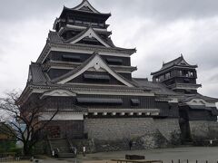 やがて天気が回復してきて、雨も上がりました。
熊本城を観光します。